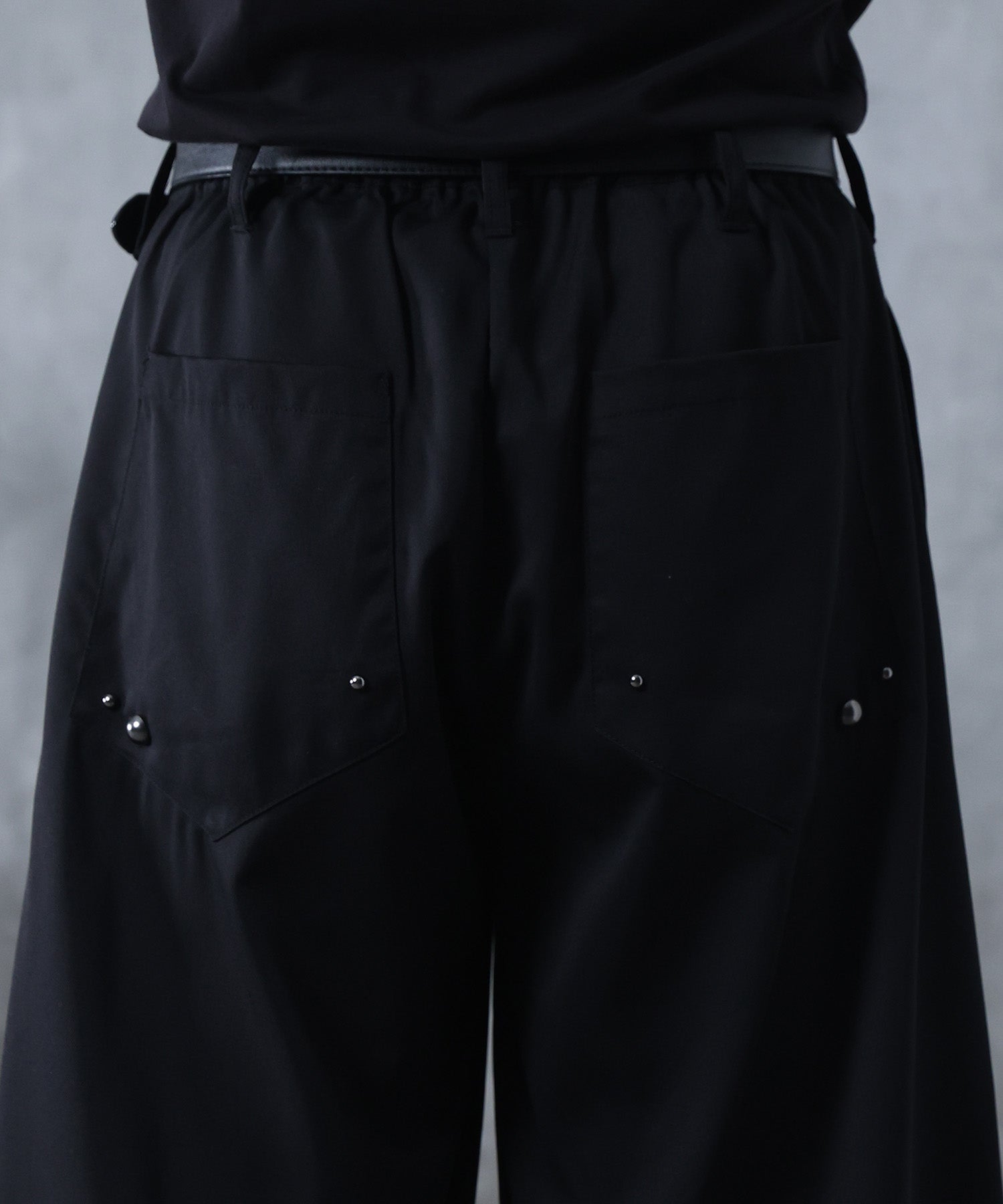 スラックス スタッズ カーブパンツ