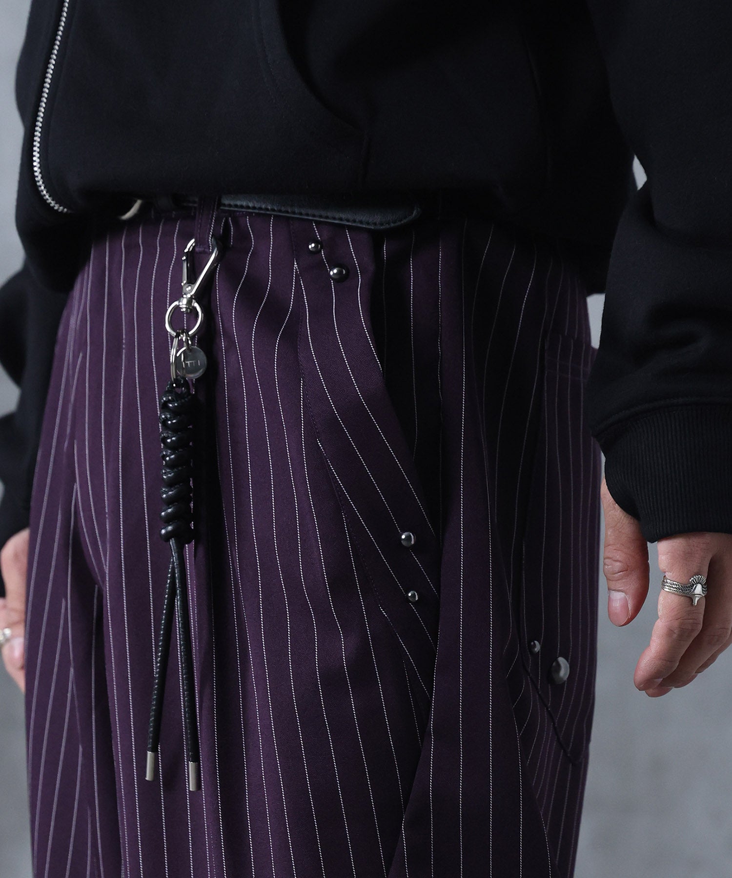 スラックス スタッズ カーブパンツ