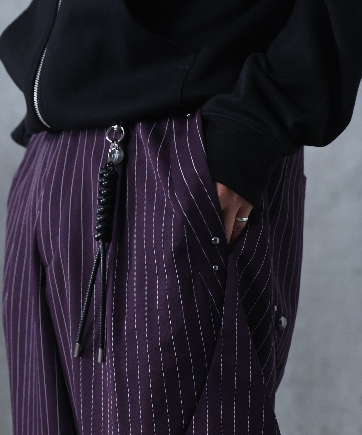 スラックス スタッズ カーブパンツ