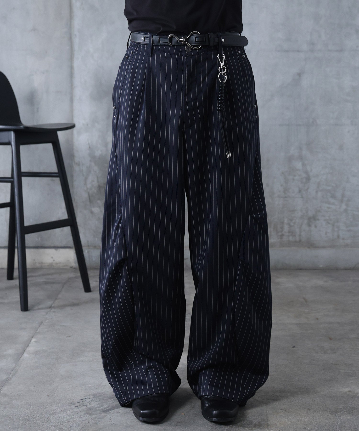 スラックス スタッズ カーブパンツ