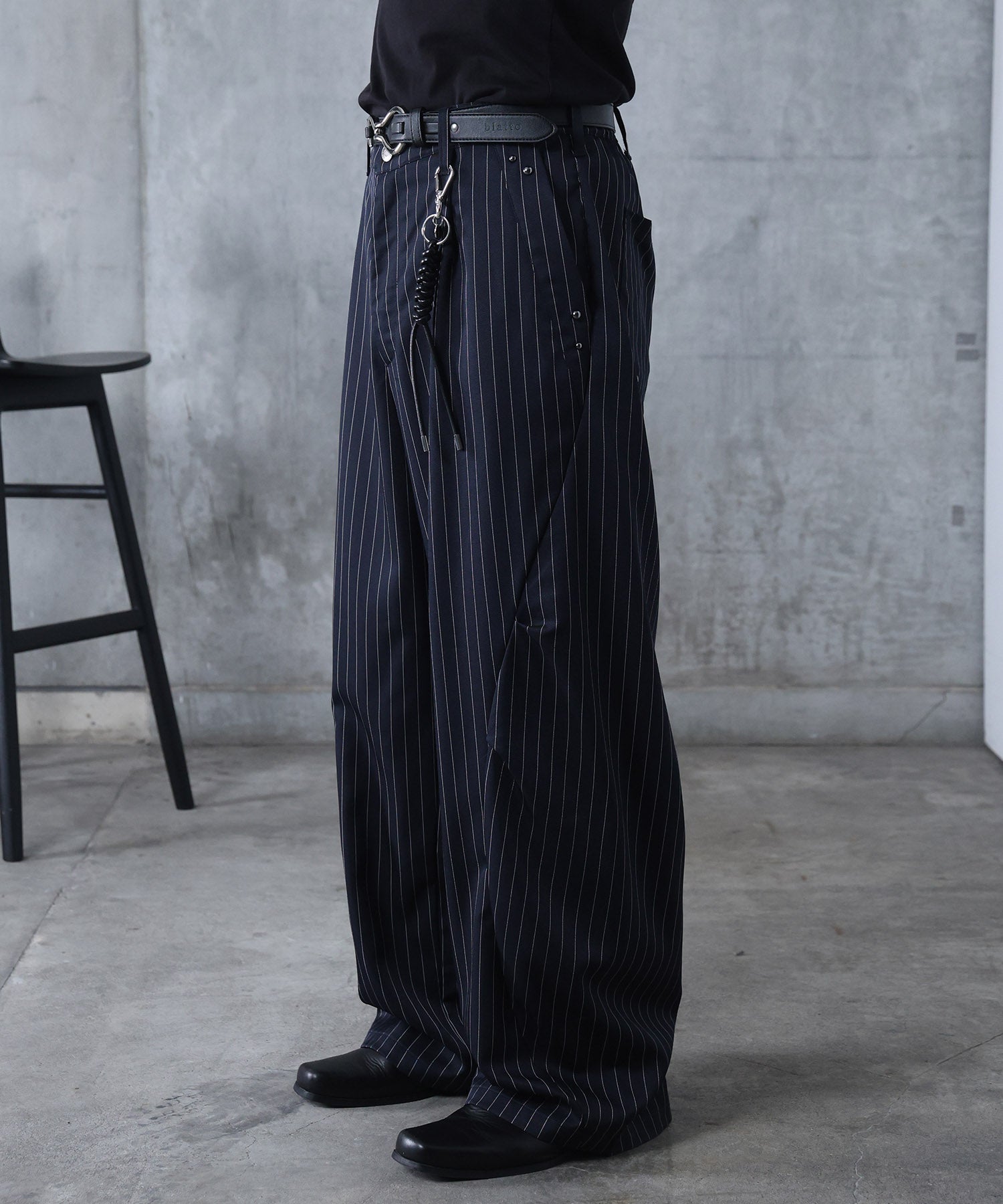 スラックス スタッズ カーブパンツ