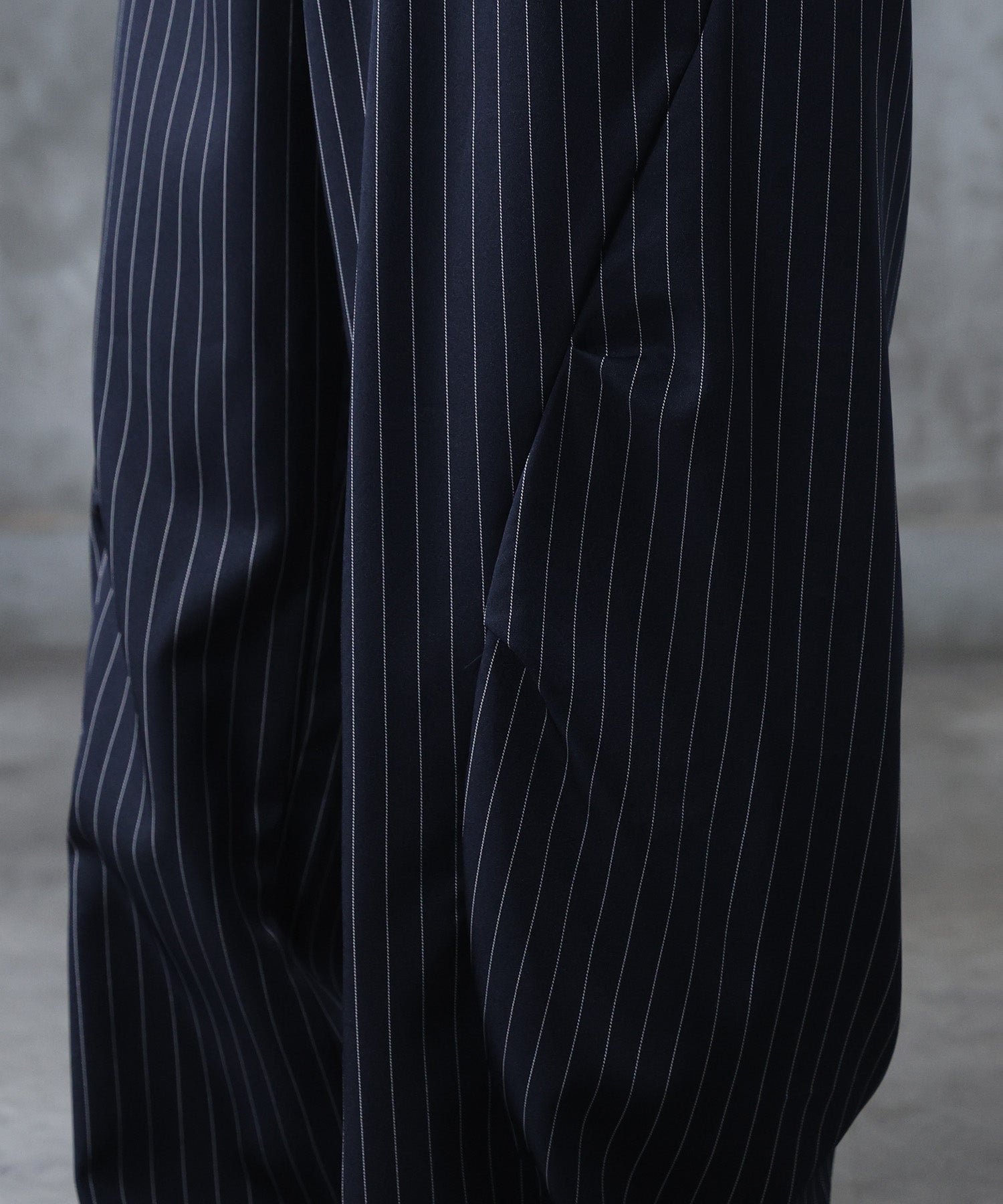 スラックス スタッズ カーブパンツ