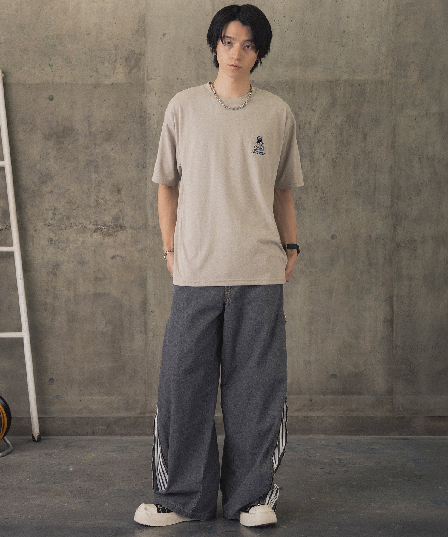 ヒゲオジサンB ワンポイント刺繍ロゴ ビッグシルエット半袖Tシャツ