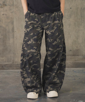 2-TUCK BACK EMBROIDERED DENIM PANTS / ツータック バック刺繍入り デニムパンツ