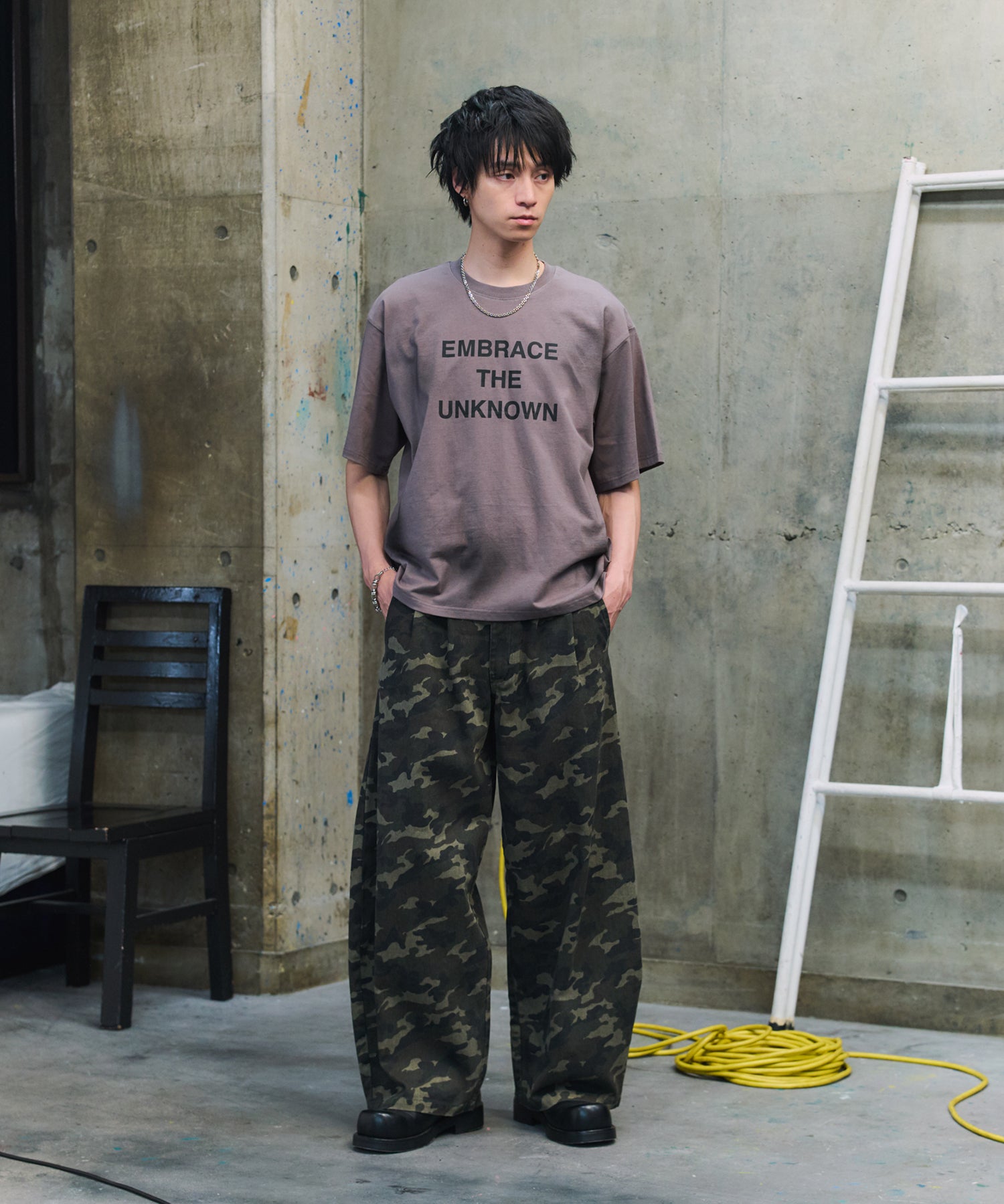 2-TUCK BACK EMBROIDERED DENIM PANTS / ツータック バック刺繍入り デニムパンツ