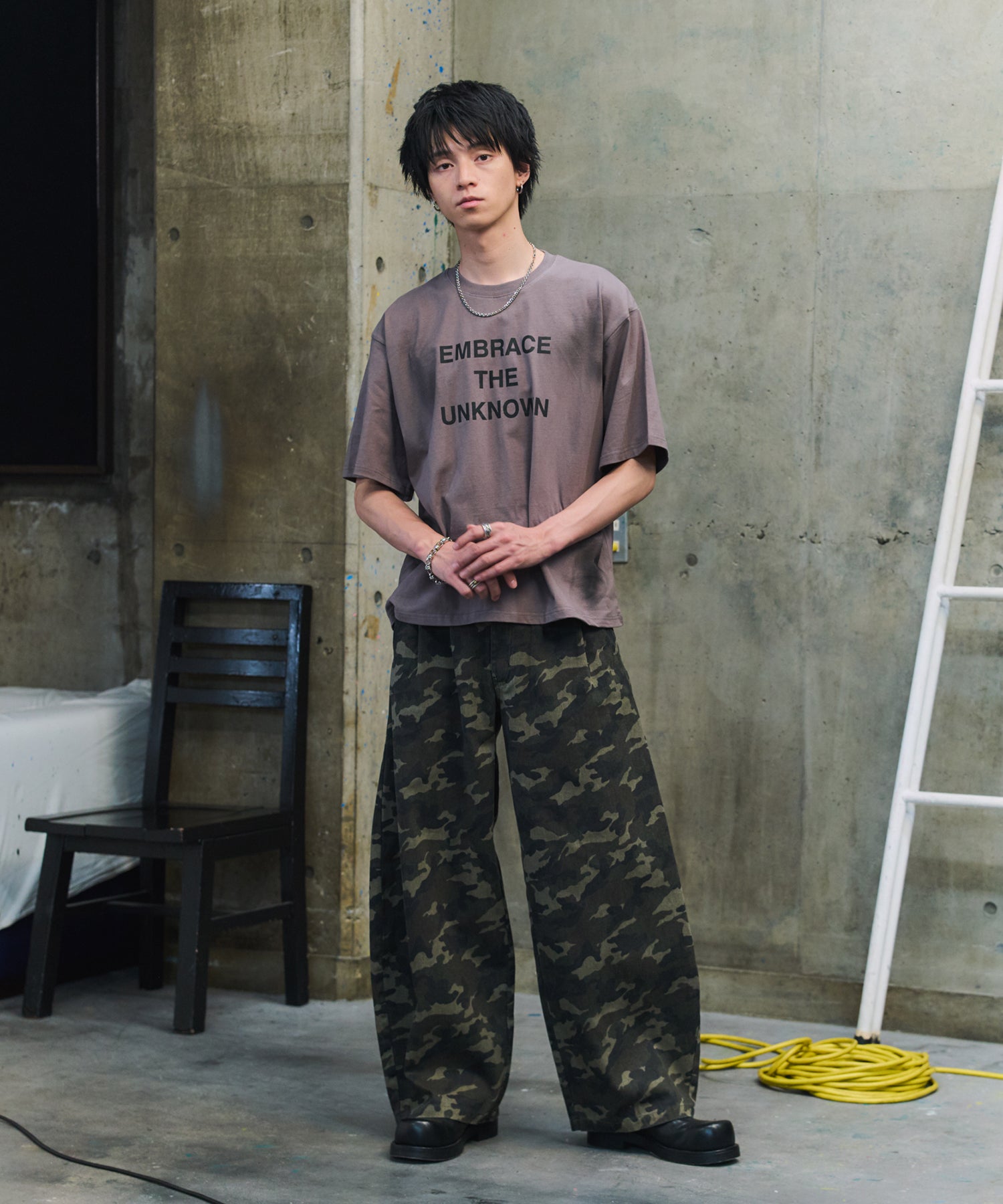 2-TUCK BACK EMBROIDERED DENIM PANTS / ツータック バック刺繍入り デニムパンツ