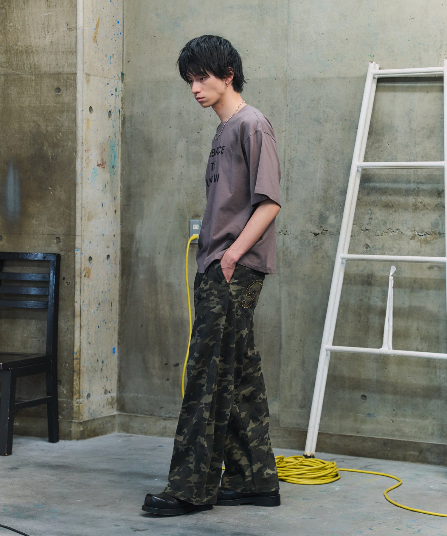 2-TUCK BACK EMBROIDERED DENIM PANTS / ツータック バック刺繍入り デニムパンツ