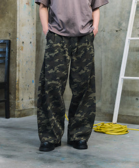 2-TUCK BACK EMBROIDERED DENIM PANTS / ツータック バック刺繍入り デニムパンツ