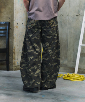 2-TUCK BACK EMBROIDERED DENIM PANTS / ツータック バック刺繍入り デニムパンツ
