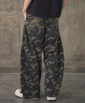 2-TUCK BACK EMBROIDERED DENIM PANTS / ツータック バック刺繍入り デニムパンツ