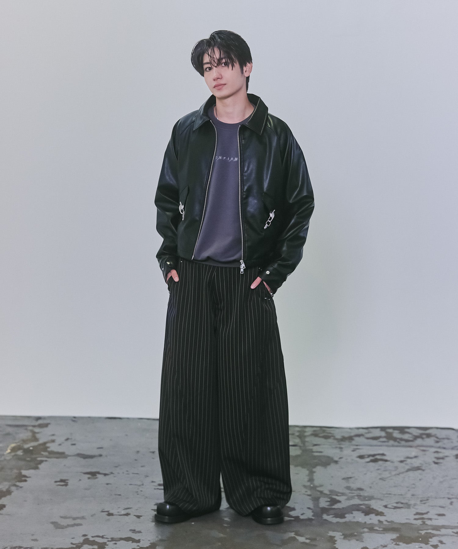 スラックススタッズカーブパンツ