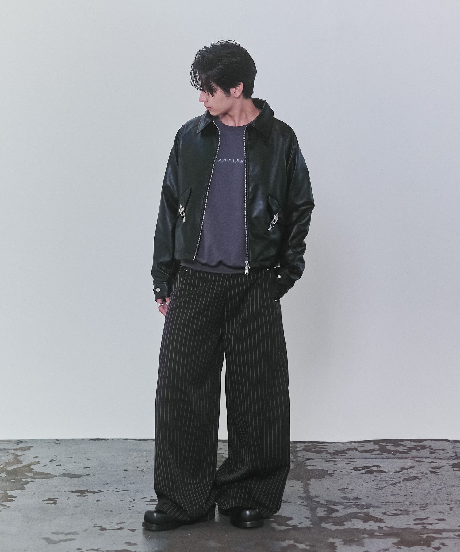 スラックススタッズカーブパンツ
