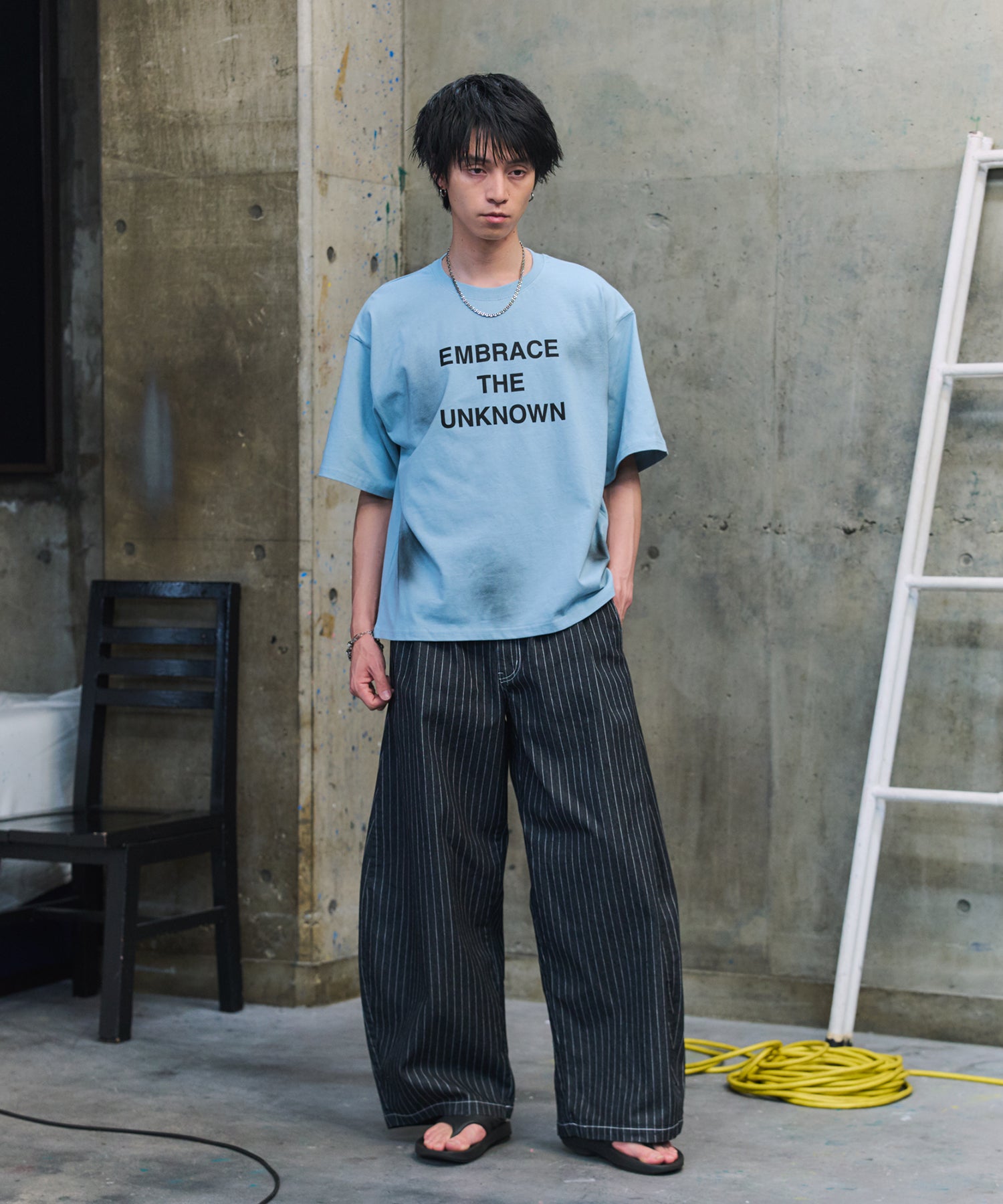 2-TUCK BACK EMBROIDERED STRIPE PANTS / ツータック バック刺繍 ストライプパンツ