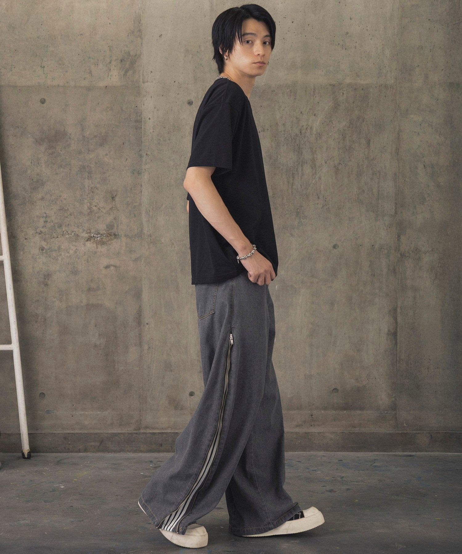 ヒゲオジサンA ワンポイント刺繍ロゴ ビッグシルエット半袖Tシャツ