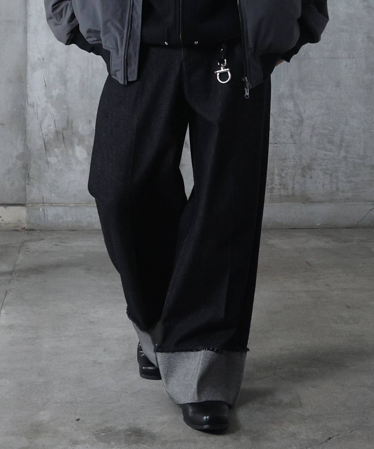 ロールアップ デニムスラックス