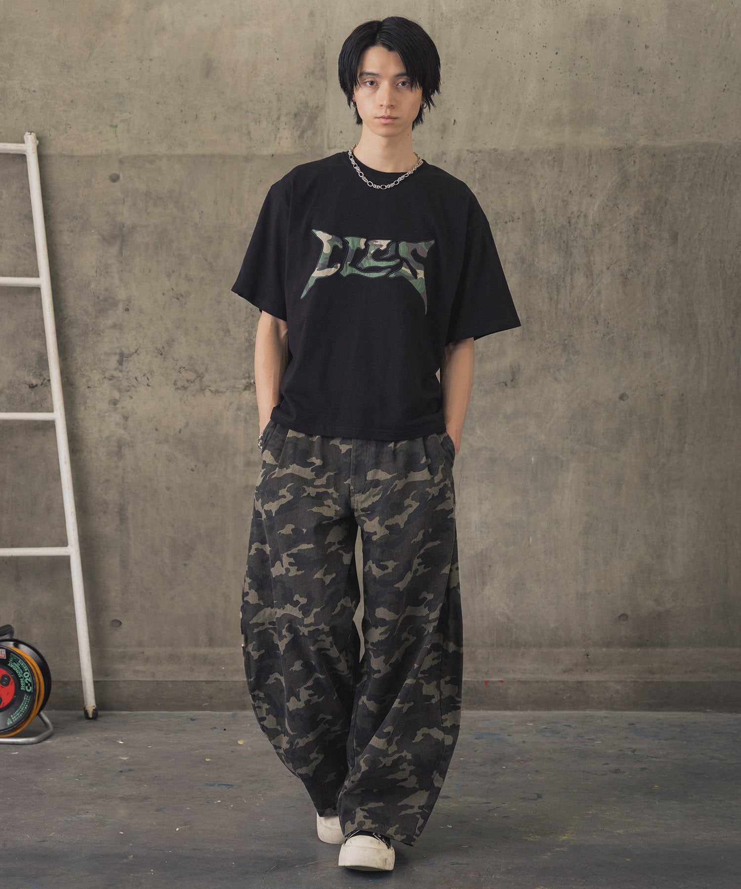 ASSORTED PATTERN GRAPHIC TEE / アソート柄グラフィックTシャツ