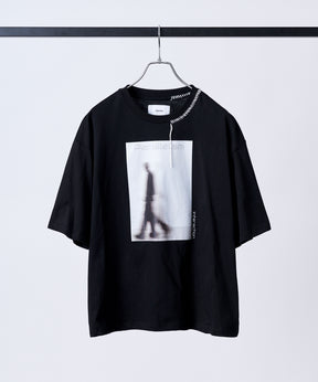 Neck Stitch Photo Graphic T-Shirt / ネックステッチ 写真グラフィックTシャツ