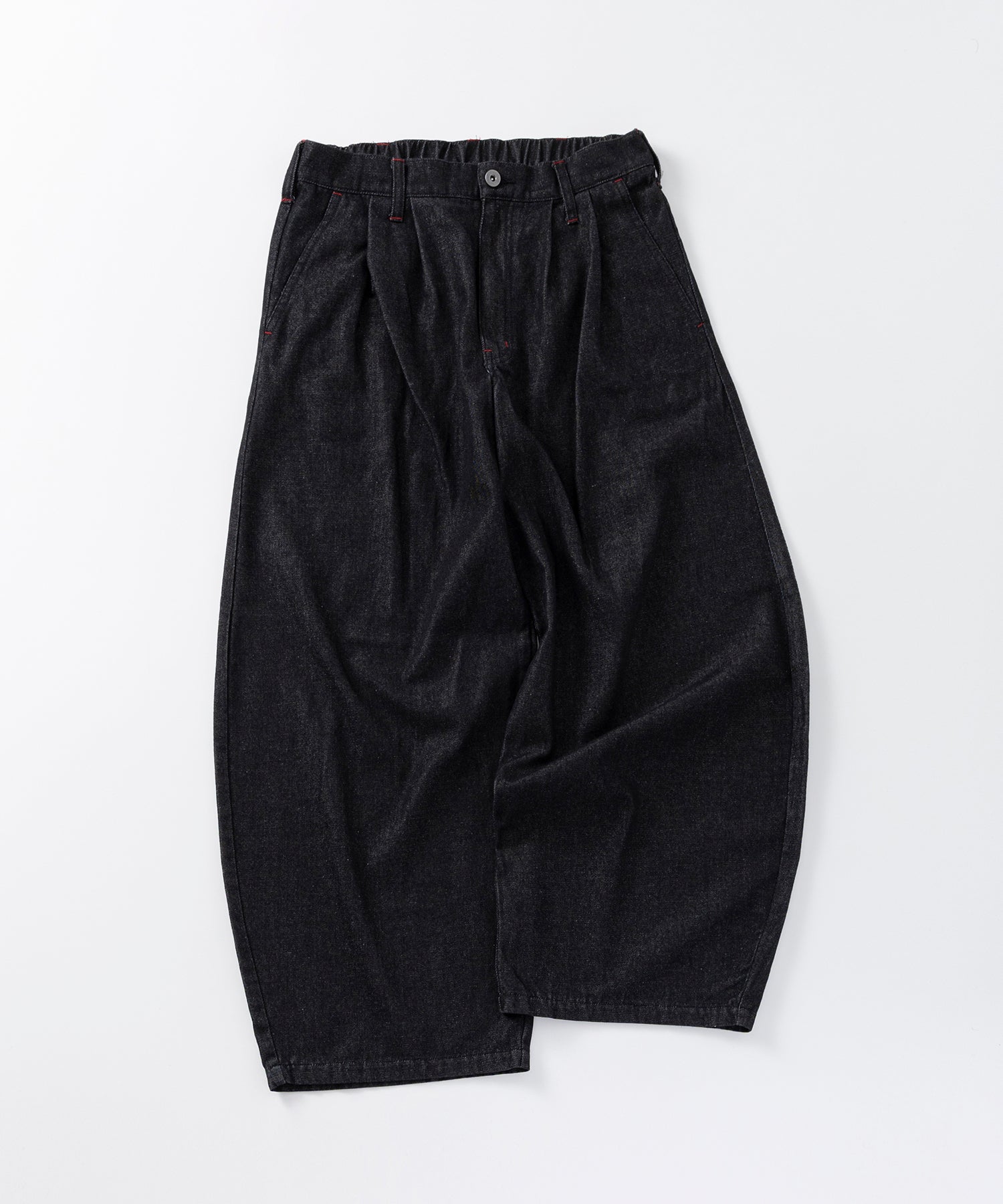 2-TUCK BACK EMBROIDERED DENIM PANTS / ツータック バック刺繍入り デニムパンツ