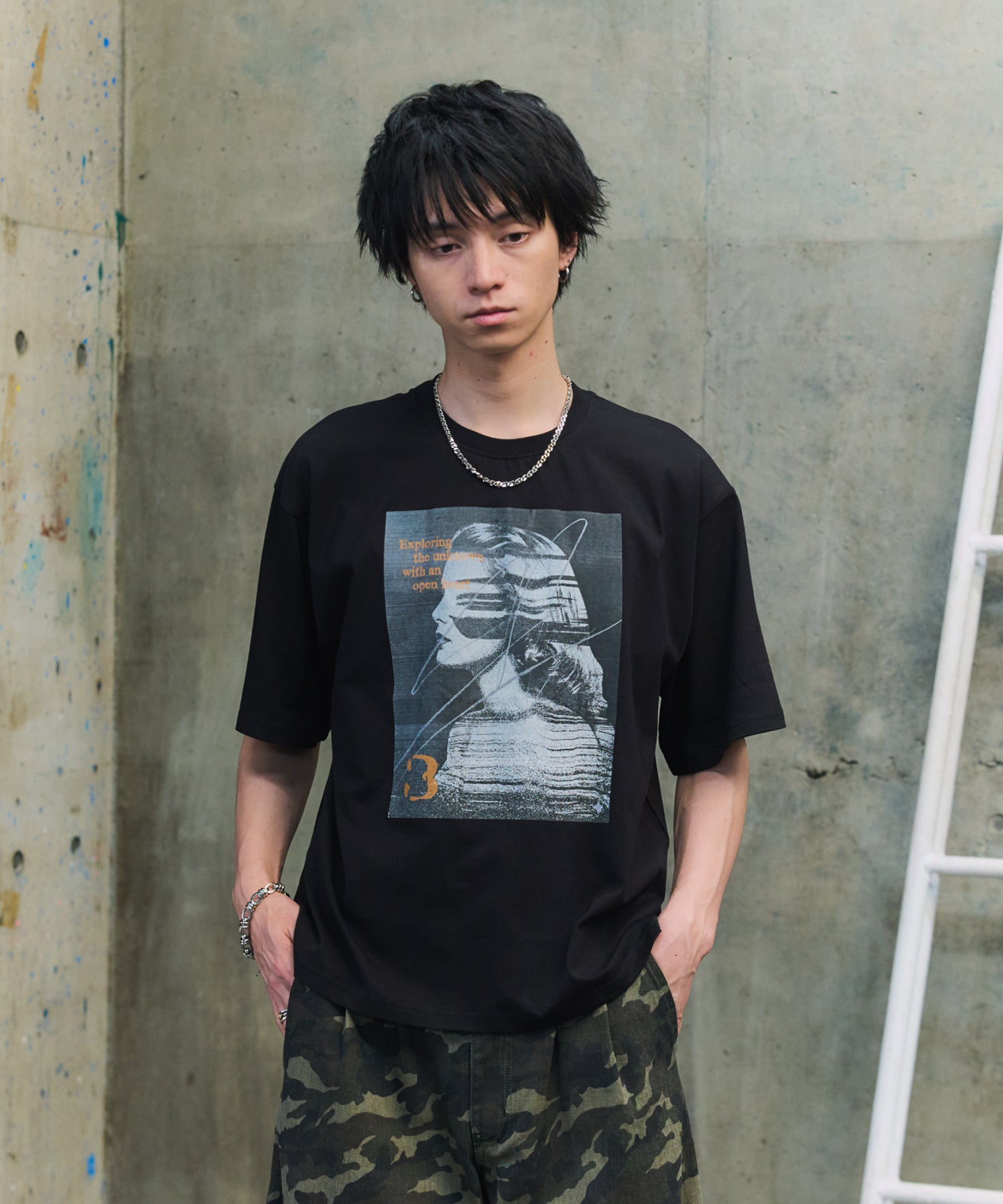 VINTAGE LIKE GRAPHIC PHOTO T-SHIRT / ヴィンテージ風グラフィックフォトTシャツ