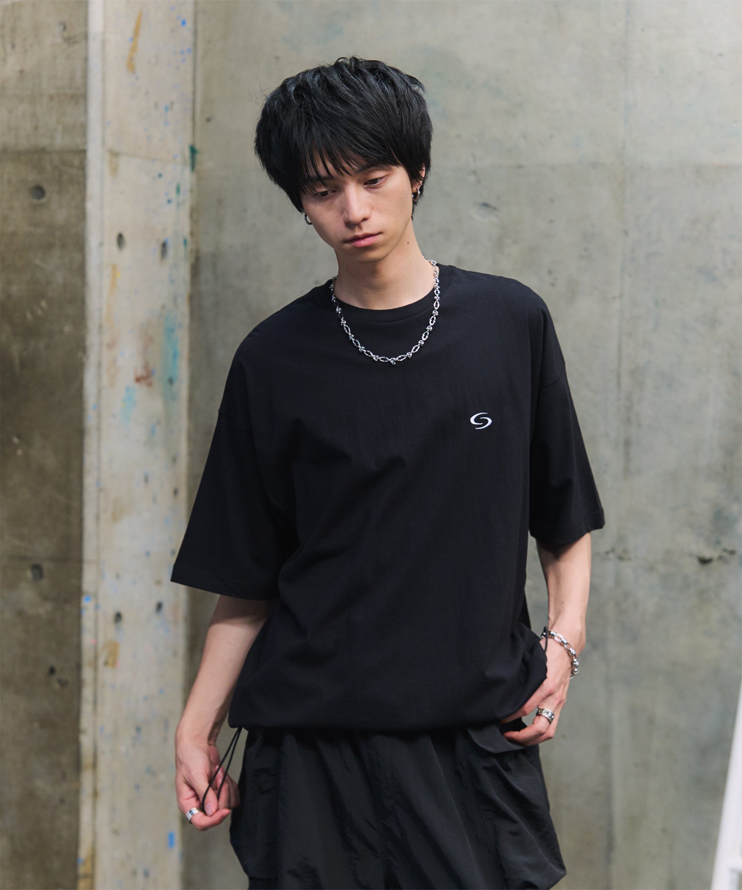 ビッグシルエット ワンポイント刺繍 裾ドローコード Tシャツ