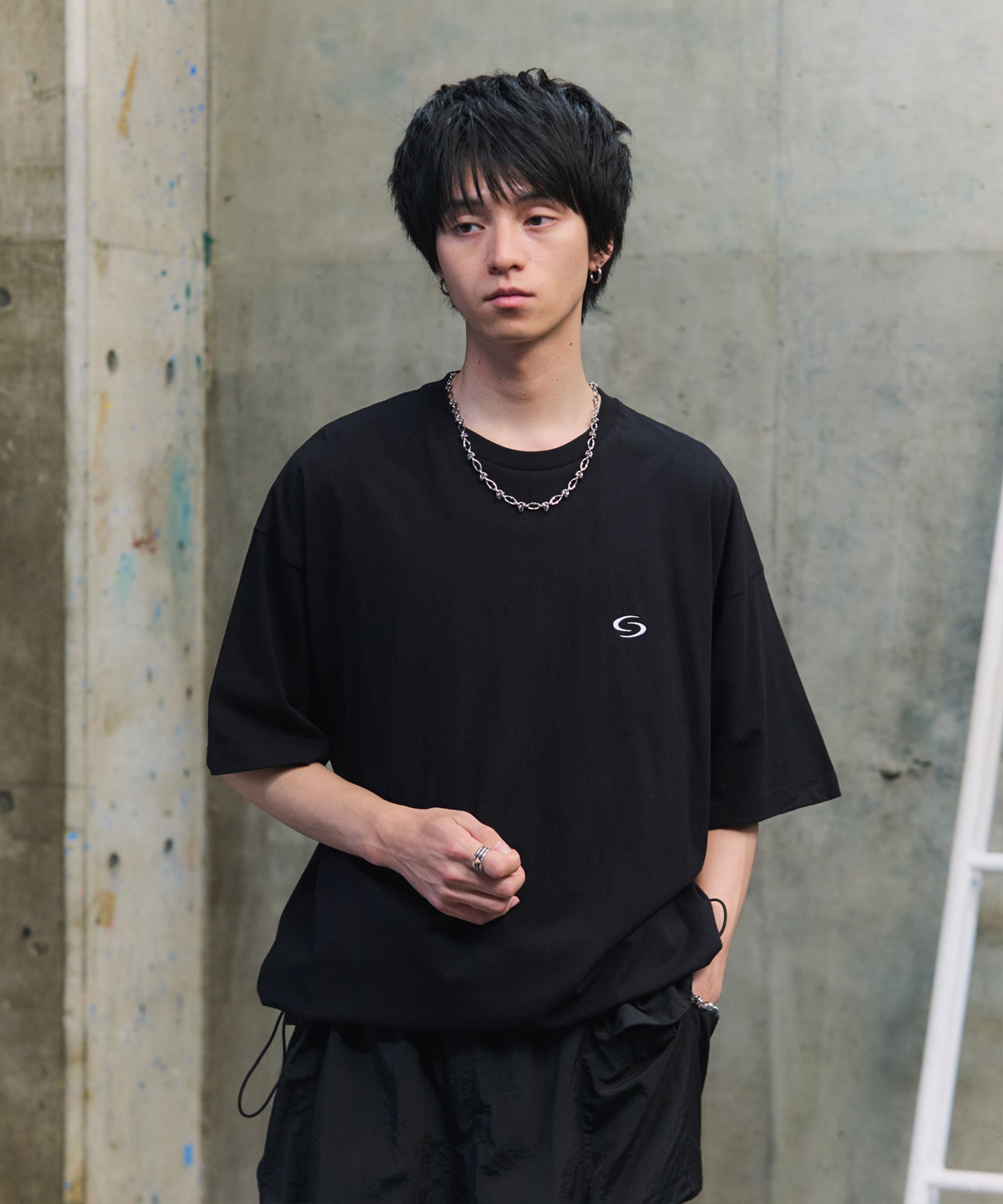 ビッグシルエット ワンポイント刺繍 裾ドローコード Tシャツ
