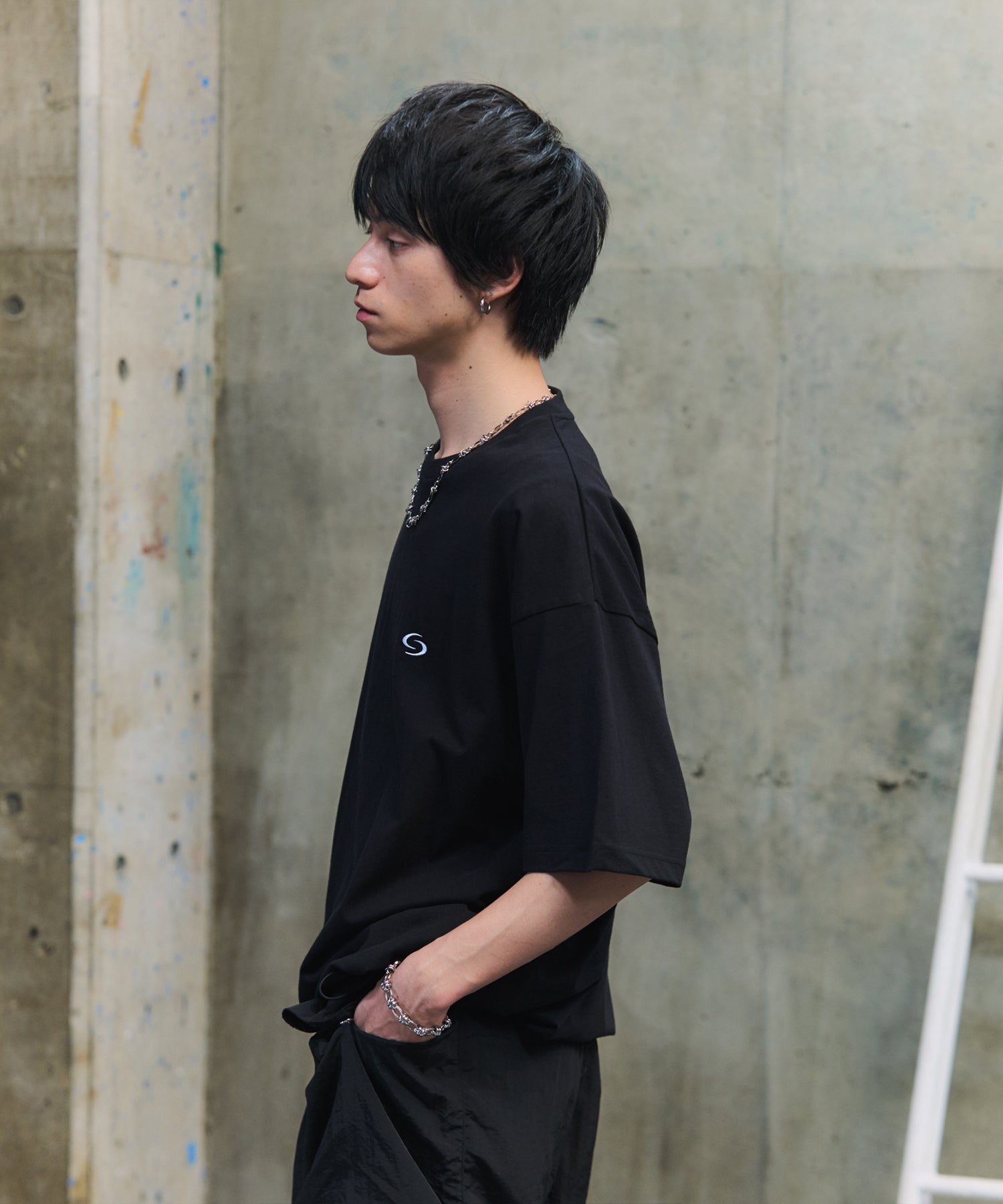 ビッグシルエット ワンポイント刺繍 裾ドローコード Tシャツ