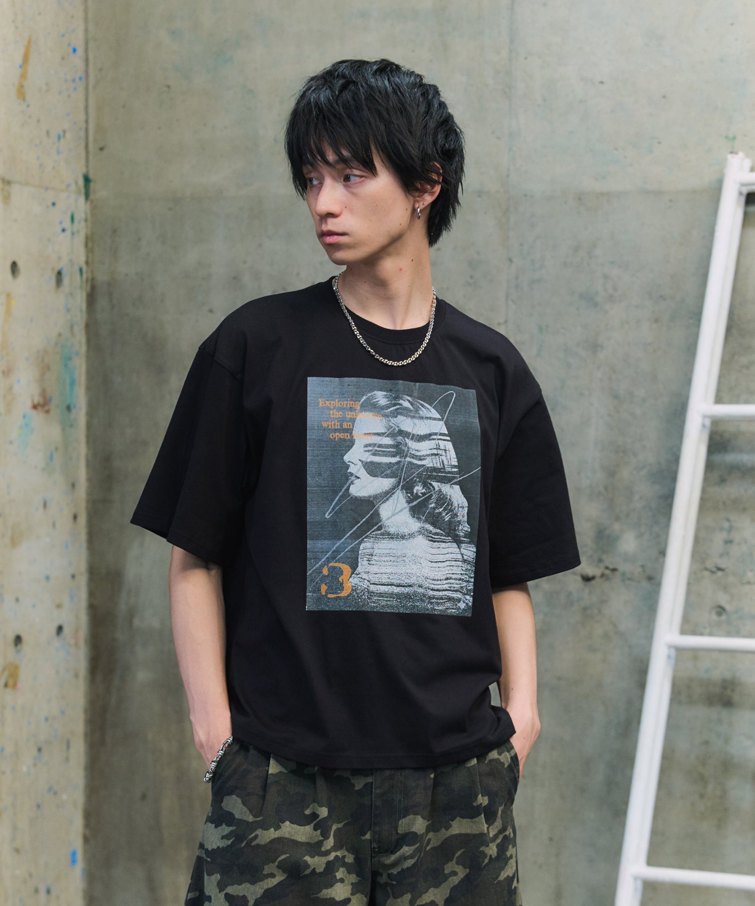 VINTAGE LIKE GRAPHIC PHOTO T-SHIRT / ヴィンテージ風グラフィックフォトTシャツ