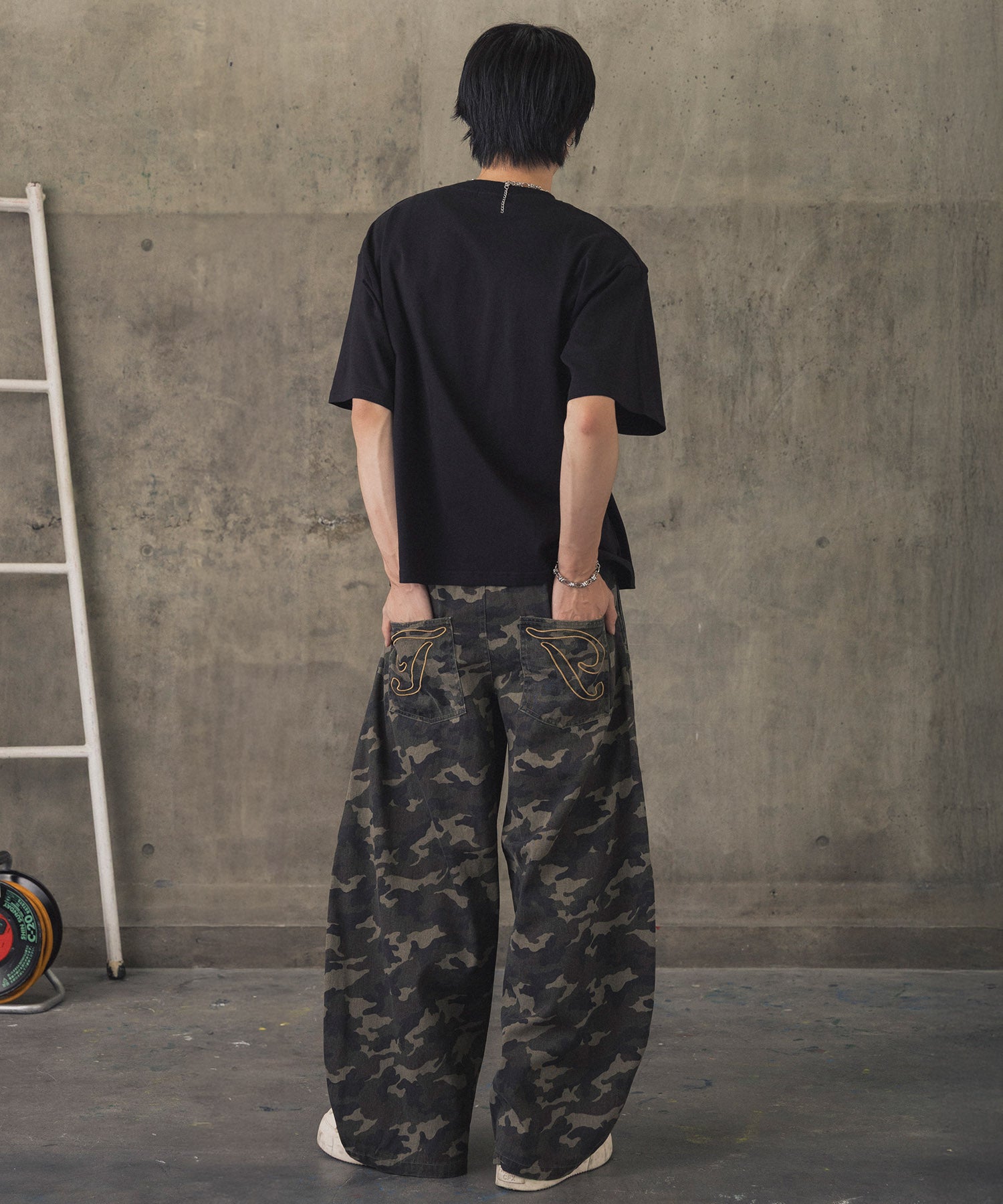 ASSORTED PATTERN GRAPHIC TEE / アソート柄グラフィックTシャツ