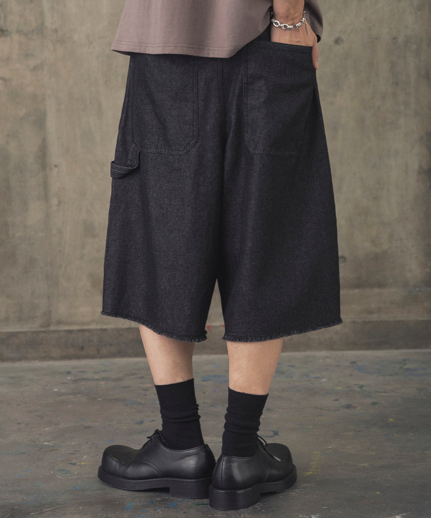 DOUBLE KNEE CURVE SHORTS / ダブルニーカーブショーツ