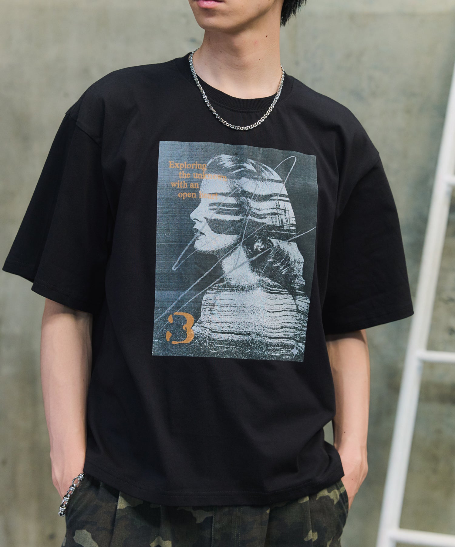 VINTAGE LIKE GRAPHIC PHOTO T-SHIRT / ヴィンテージ風グラフィックフォトTシャツ