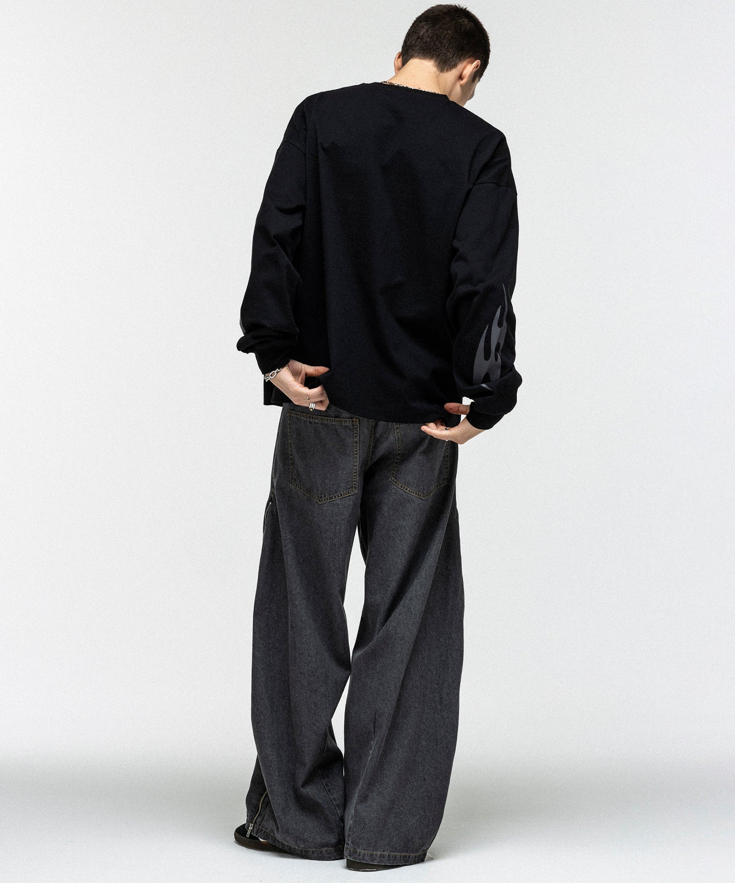 GRAPHIC LONG SLEEVE TEE / グラフィックロングスリーブTシャツ
