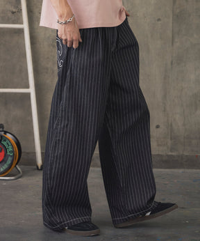 2-TUCK BACK EMBROIDERED STRIPE PANTS / ツータック バック刺繍 ストライプパンツ