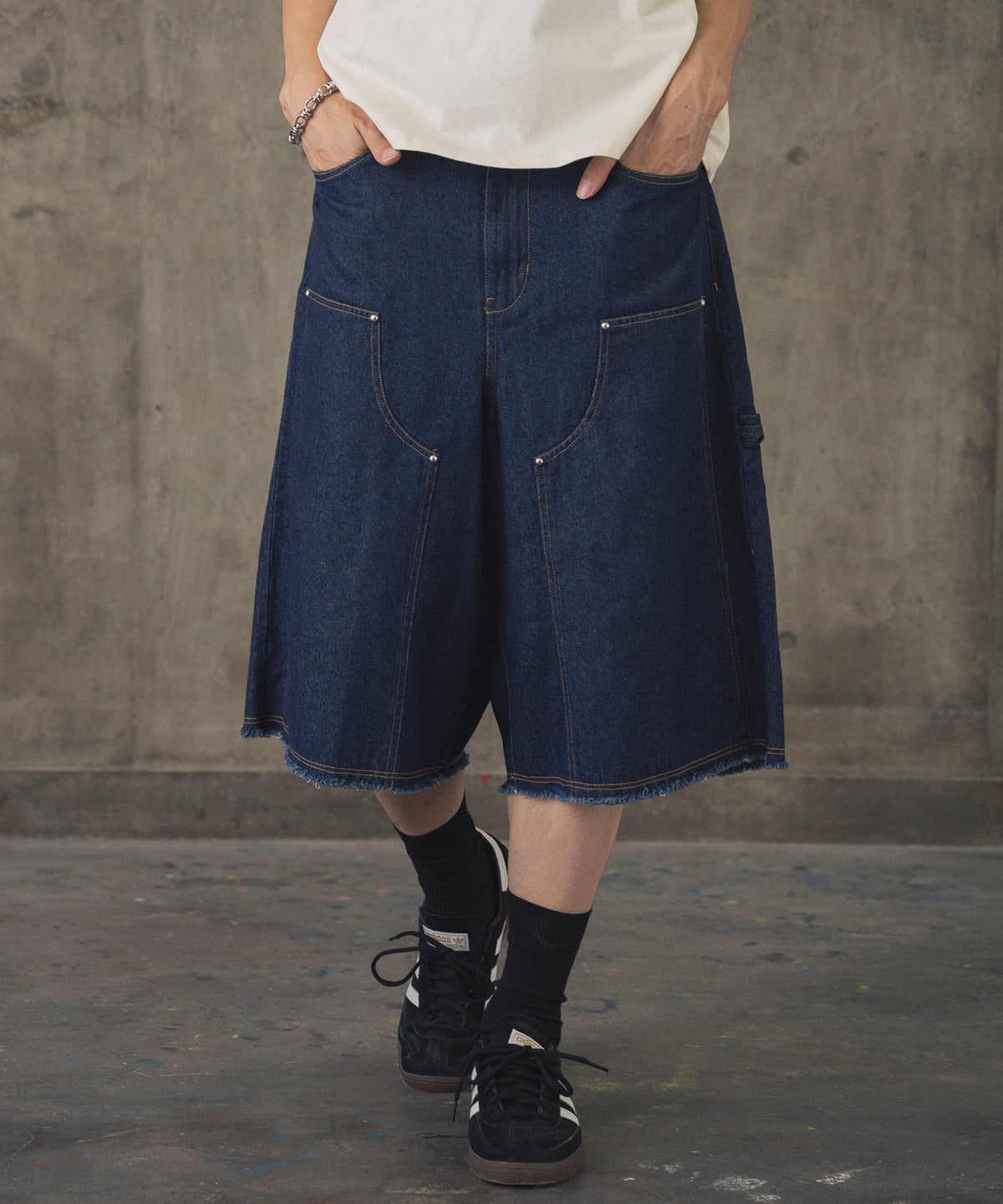 DOUBLE KNEE CURVE SHORTS / ダブルニーカーブショーツ