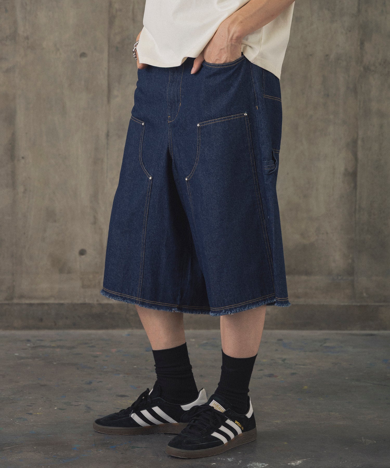 DOUBLE KNEE CURVE SHORTS / ダブルニーカーブショーツ