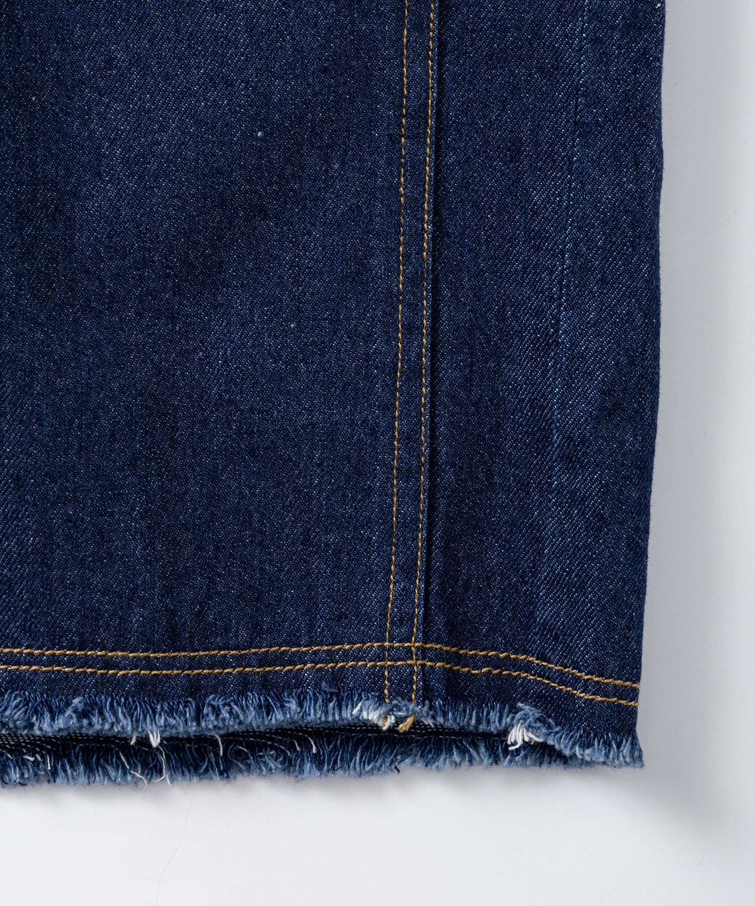 DOUBLE KNEE CURVE SHORTS / ダブルニーカーブショーツ