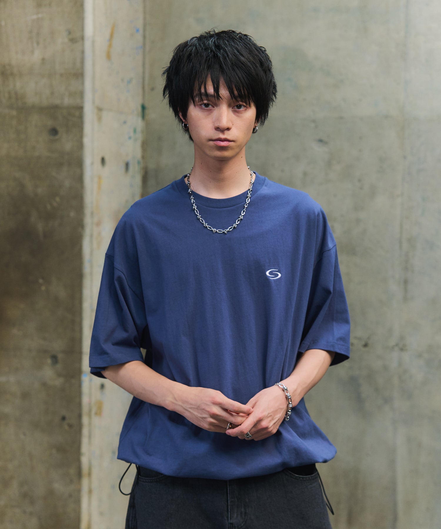 ビッグシルエット ワンポイント刺繍 裾ドローコード Tシャツ