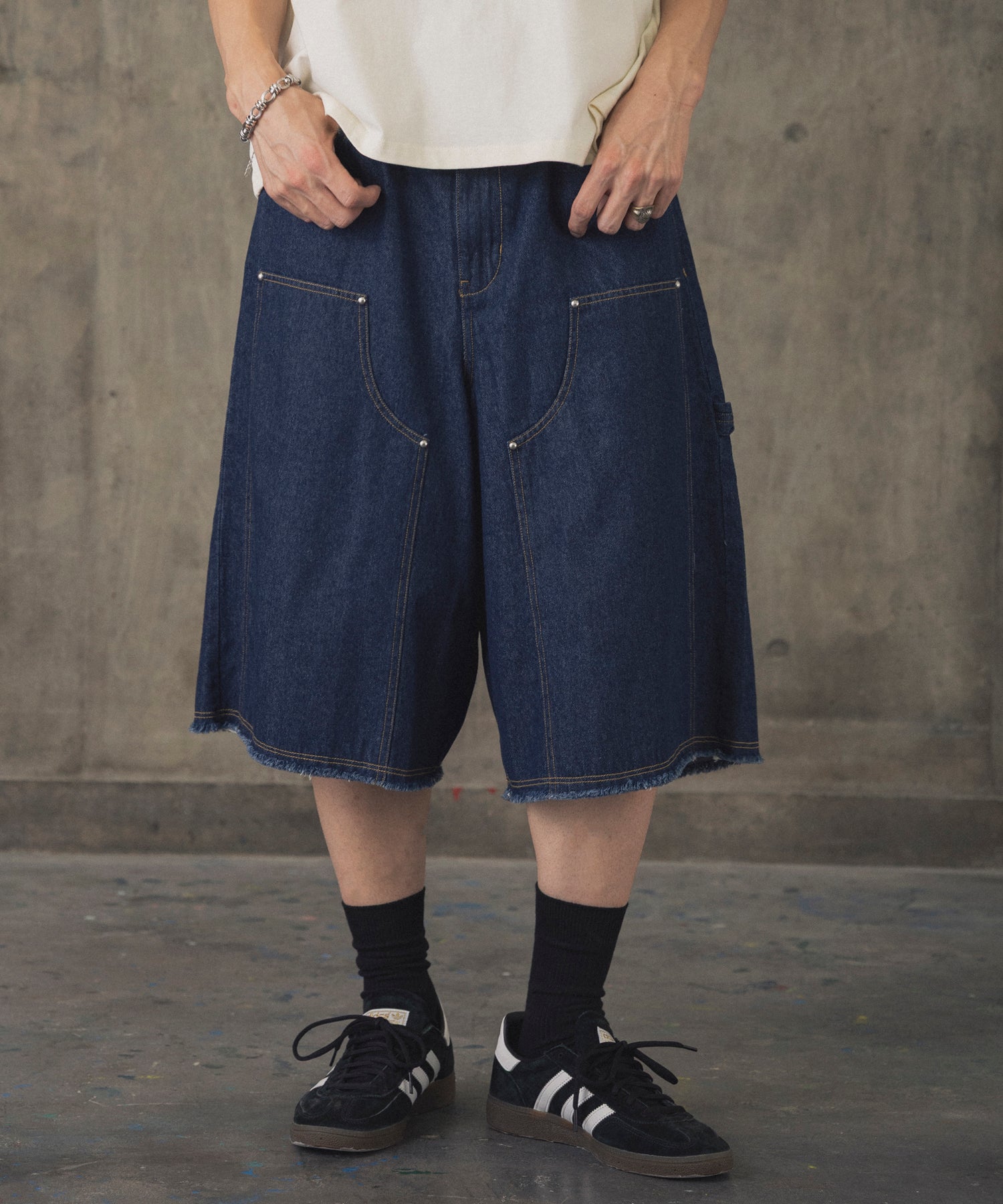 DOUBLE KNEE CURVE SHORTS / ダブルニーカーブショーツ