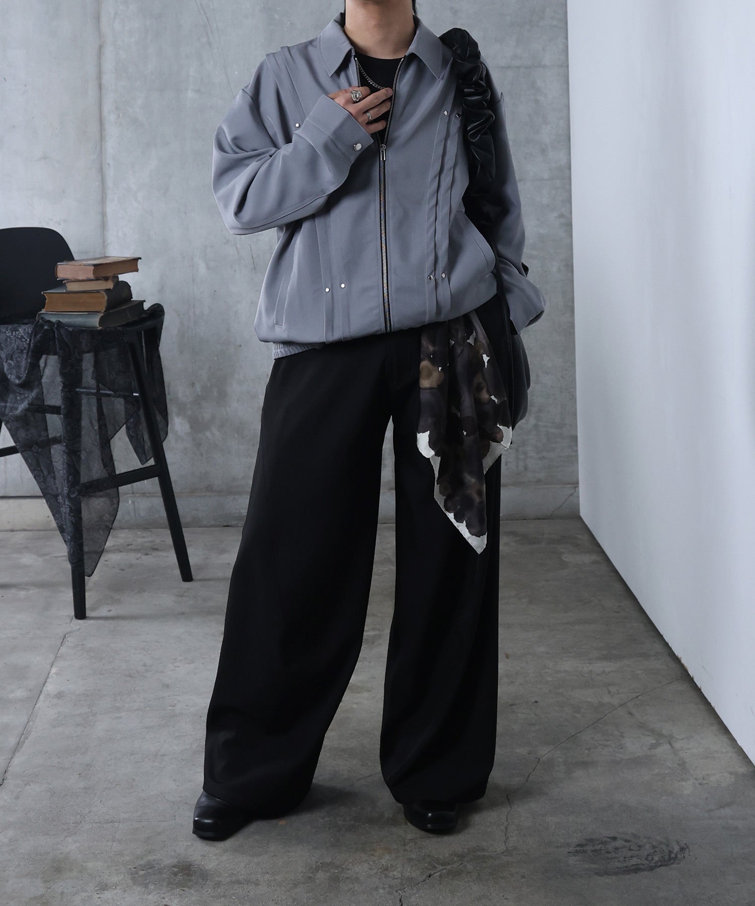 プリーツ リベット ショート ZIPブルゾン