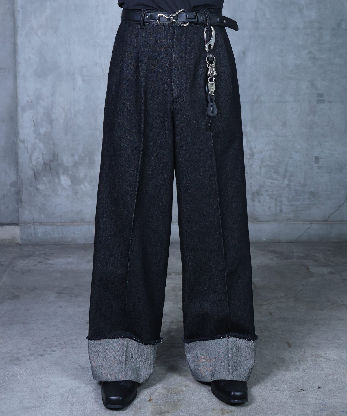 ロールアップ デニムスラックス