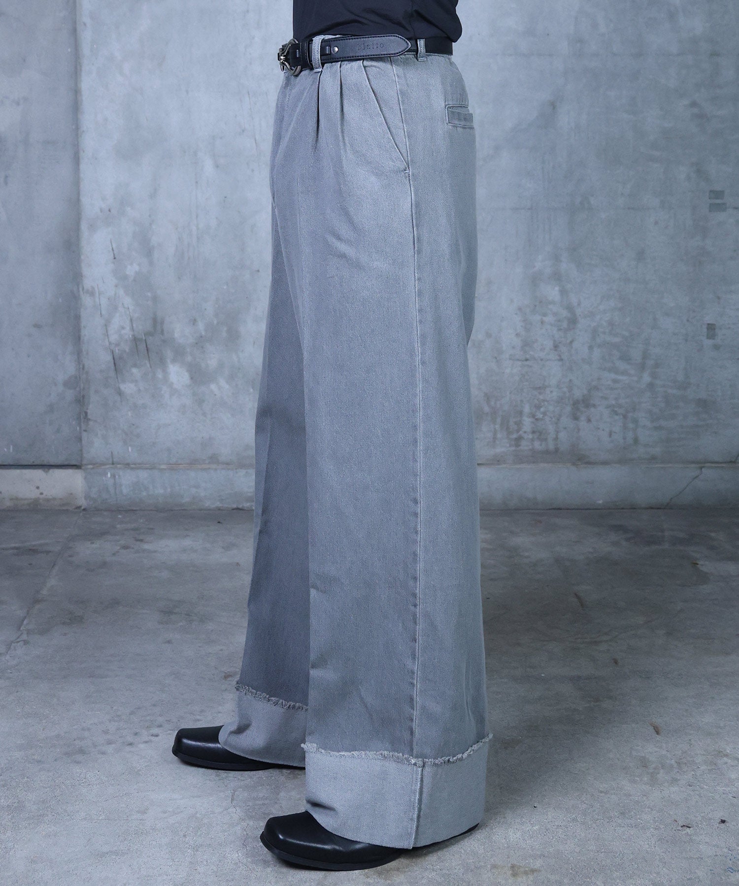 ロールアップ デニムスラックス