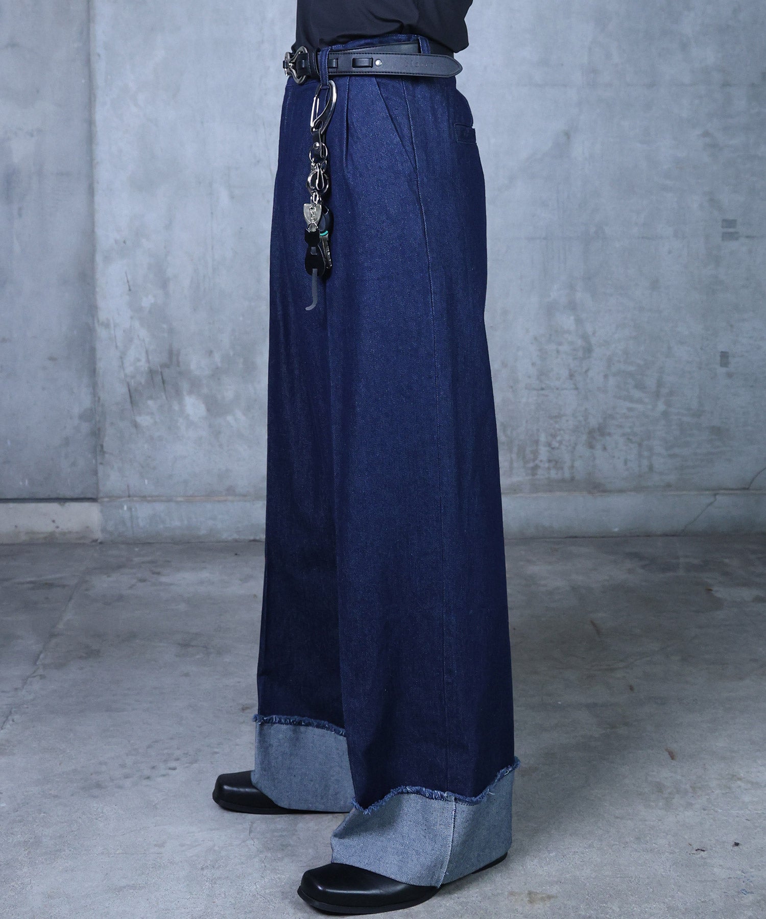 ロールアップ デニムスラックス