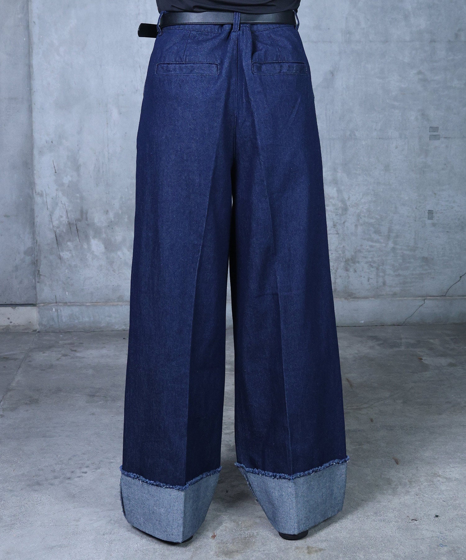 ロールアップ デニムスラックス