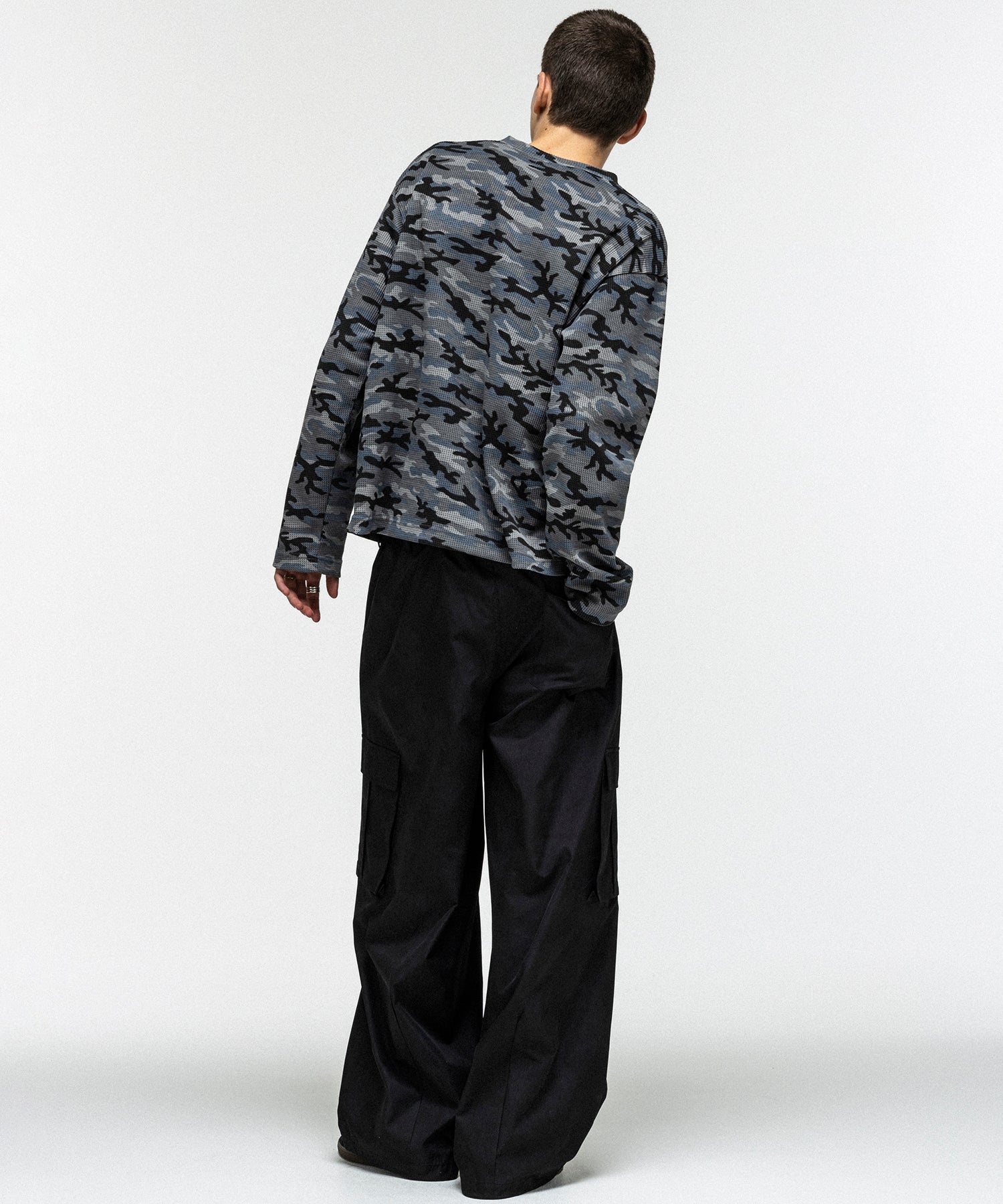 HENLEY CAMO WAFFLE LONG-SLEEVE TEE / カモ総柄ヘンリーネックサーマルロンT
