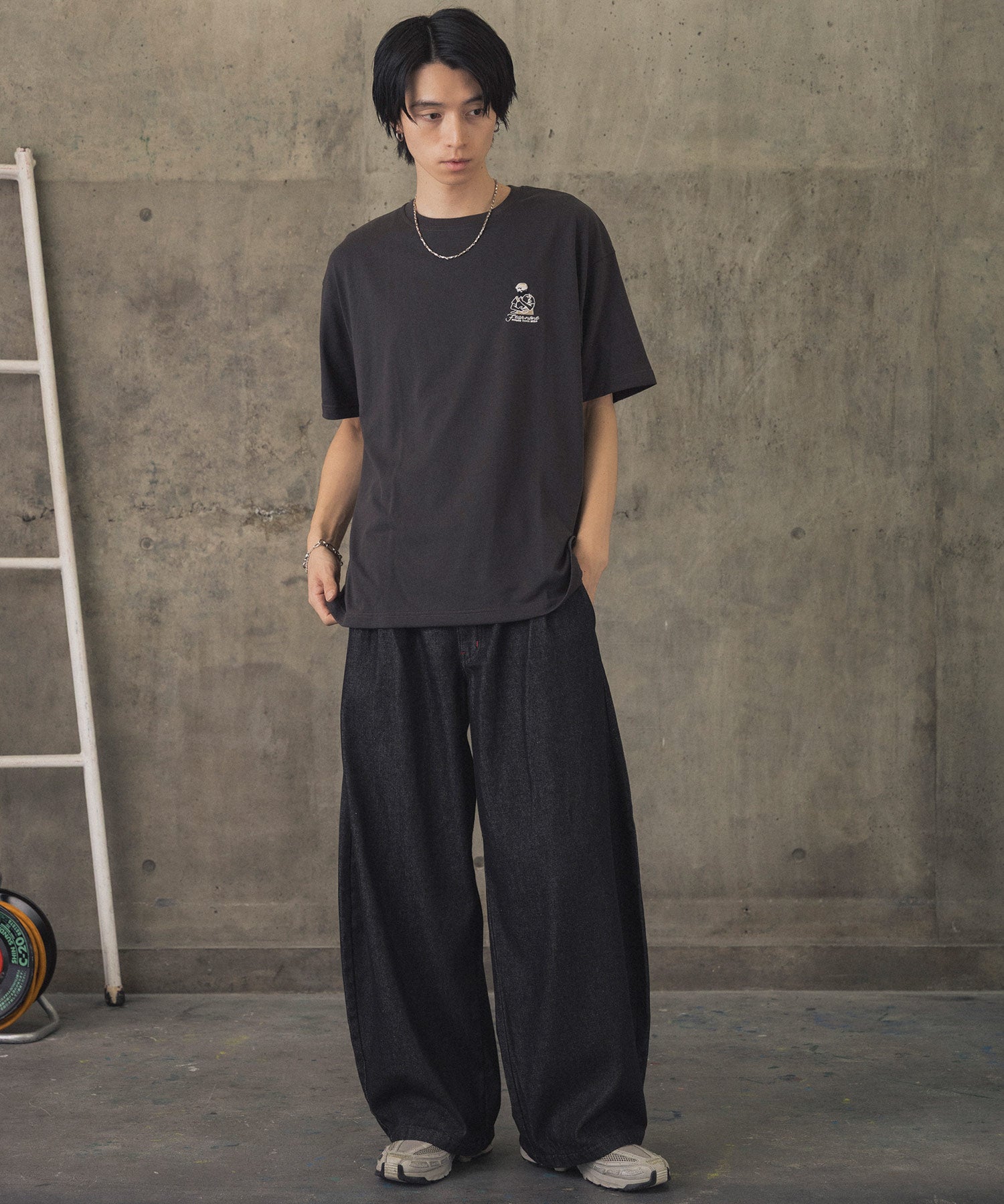 ヒゲオジサンB ワンポイント刺繍ロゴ ビッグシルエット半袖Tシャツ