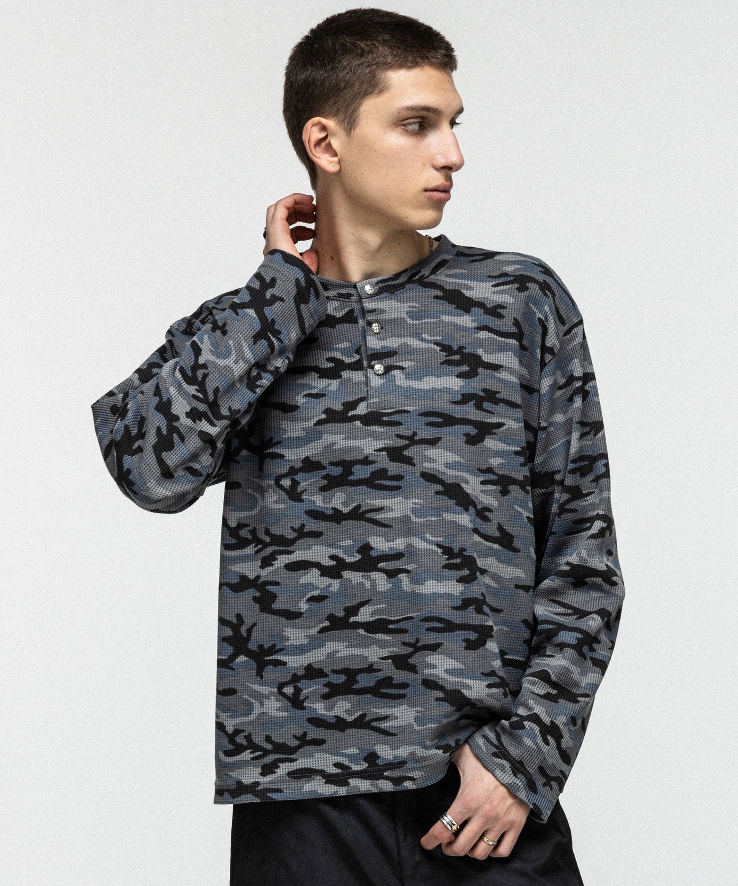 ILL'S | HENLEY CAMO WAFFLE LONG-SLEEVE TEE / カモ総柄ヘンリー
