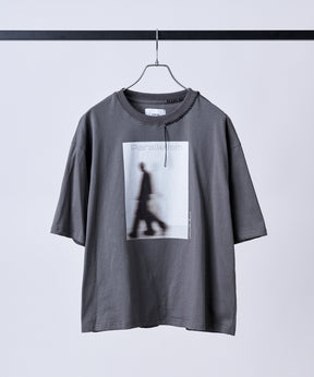 Neck Stitch Photo Graphic T-Shirt / ネックステッチ 写真グラフィックTシャツ