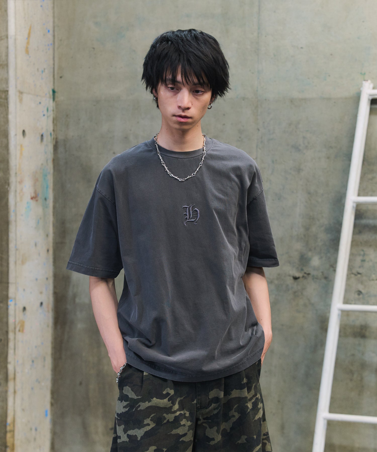 ハードウォッシュ加工 ワンポイント刺繍  ボックスシルエット 半袖Tシャツ