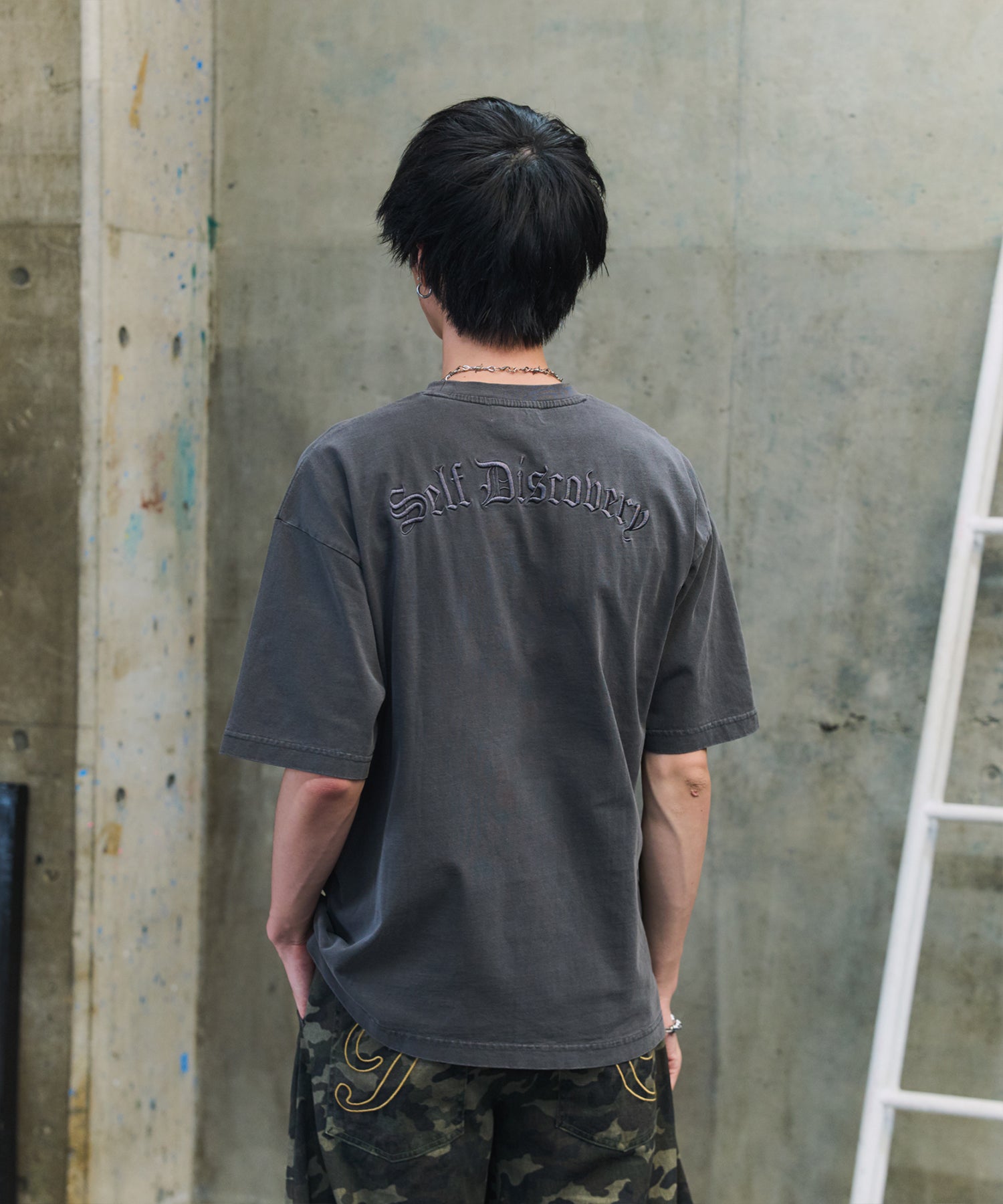 ハードウォッシュ加工 ワンポイント刺繍  ボックスシルエット 半袖Tシャツ