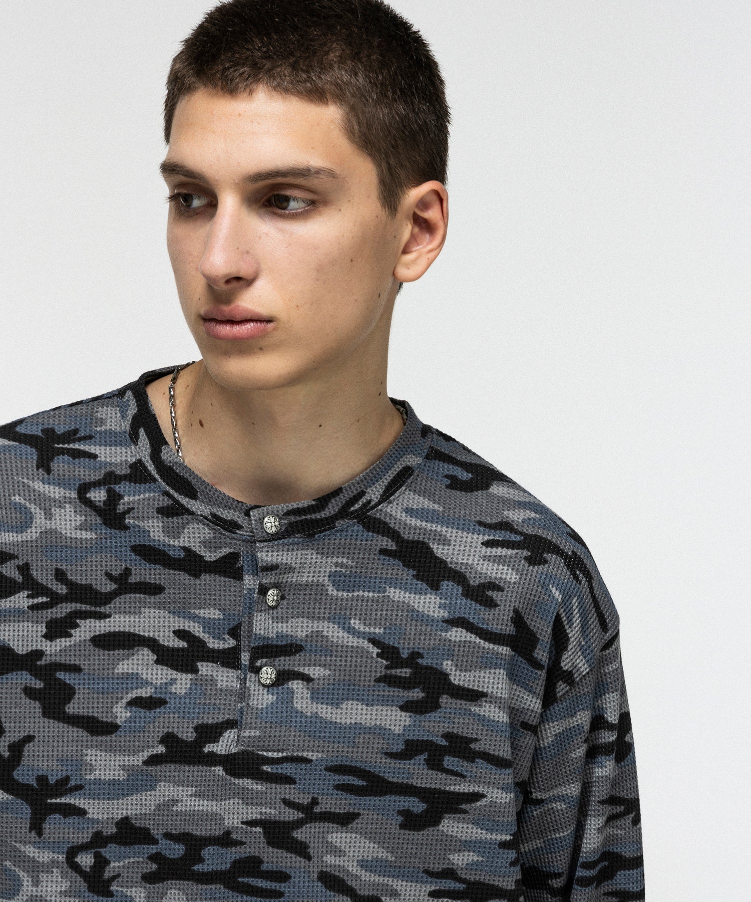 HENLEY CAMO WAFFLE LONG-SLEEVE TEE / カモ総柄ヘンリーネックサーマルロンT