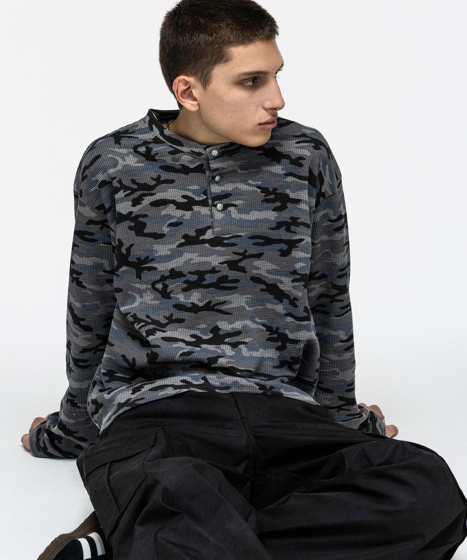 HENLEY CAMO WAFFLE LONG-SLEEVE TEE / カモ総柄ヘンリーネックサーマルロンT